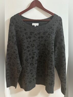 Gibson Latimer Charcoal Fuzzy Leopard-Print Crewneck Sweater